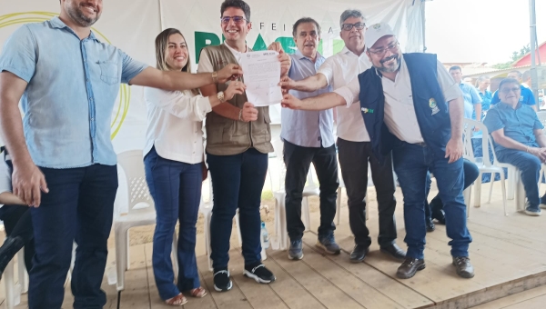 Em Brasileia, governo anuncia regularização fundiária e asfaltamento do ramal do Nazaré